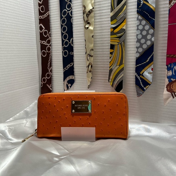 NWT Michael Kors Tangerine Orange Hamilton Ostrich Leather Accordion Wallet - Picture 9 of 15